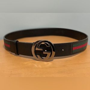 Signature Gucci Web Belt. Green and Red. size 36/90, Fits sizes 30-34. Used